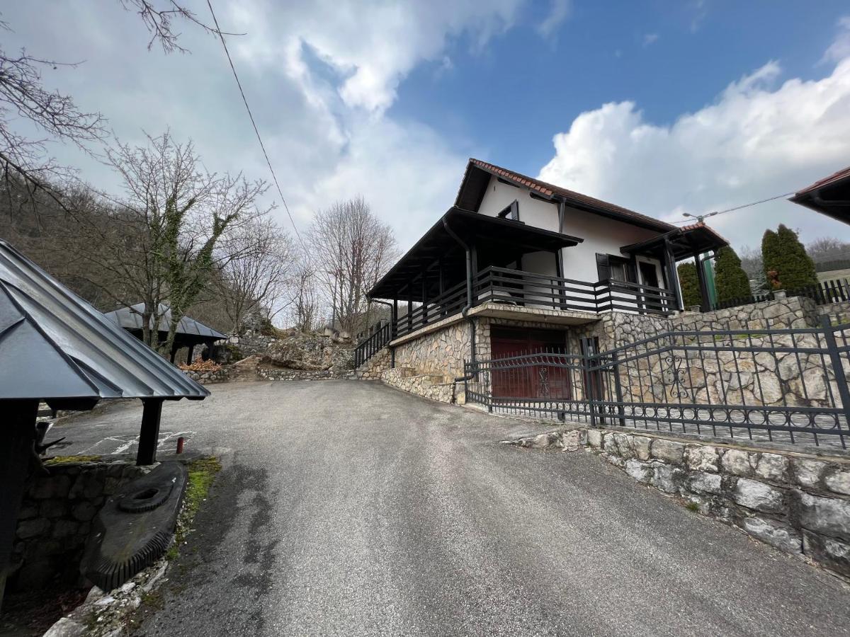Vikendica Mlinovi Holiday home *
